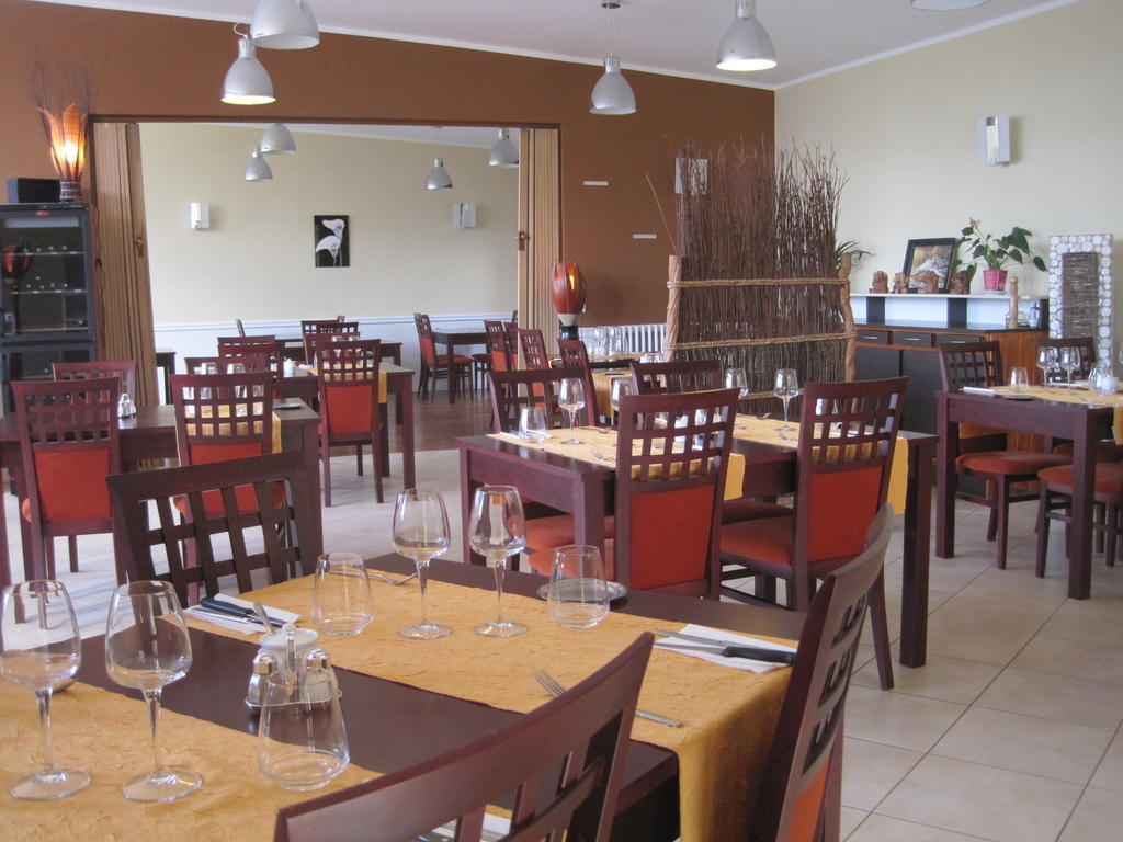 Hotel Restaurant Rive Gauche Bessines-sur-Gartempe Exterior foto